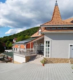 Fogadó a Két Tölgyfához