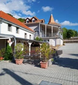 Fogadó a Két Tölgyfához