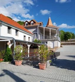 Fogadó a Két Tölgyfához