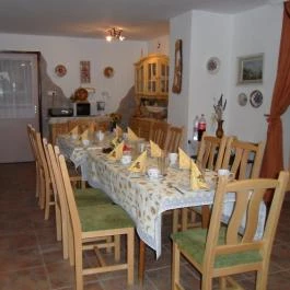 Rózsakert Apartman Szakony - Vendéglátás
