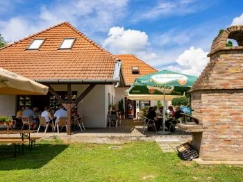 Trófea Étterem és Szállás Szálka