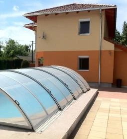 Granada Medencés Apartmanház