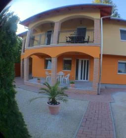 Granada Medencés Apartmanház