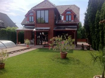 Lajos Medencés Apartmanház Szántód