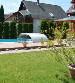 Lajos Medencés Apartmanház