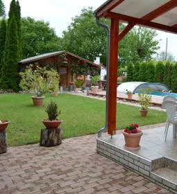 Lajos Medencés Apartmanház