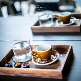 Újváros Bisztró Szarvas - Étel/ital