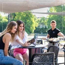 Újváros Bisztró Szarvas - Külső kép