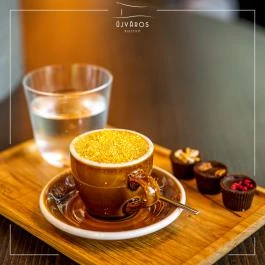 Újváros Bisztró Szarvas - Étel/ital