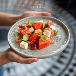 Újváros Bisztró Szarvas - Étel/ital