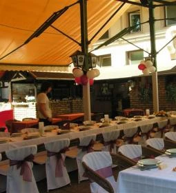 Classic Café Szerb Étterem & Grillkert