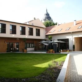 Szent János Hotel Szeged - Medence/kert