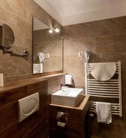 Vén Diófa De Lux Panzió