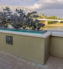 36. legjobb látnivaló: Tiszavirágzás szobor