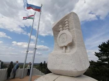 Aranybulla-emlékmű Székesfehérvár