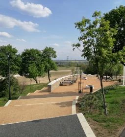 Aranybulla-emlékmű