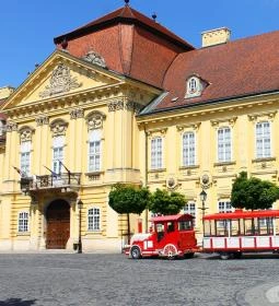 148. legjobb látnivaló: Városház tér