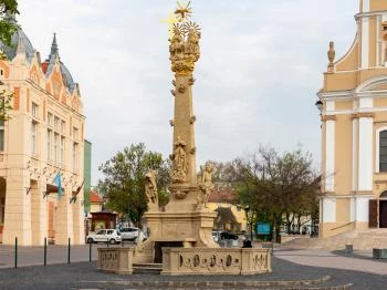Szentháromság szobor Szekszárd