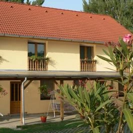 Handó Porta Szenna - Külső kép