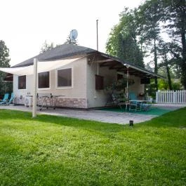 Szamóca Vendégház Szigetmonostor - Medence/kert