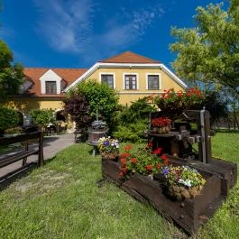 Gastland M0 Hotel Szigetszentmiklós - Medence/kert