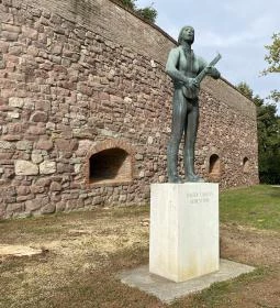 Tinódi Lantos Sebestyén szobra