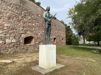 Tinódi Lantos Sebestyén szobra Szigetvár