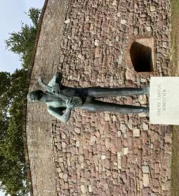 Tinódi Lantos Sebestyén szobra