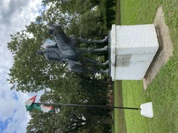 Zrínyi Miklós hadvezér lovas szobra Szigetvár