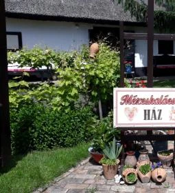 Mézeskalácsos tájház