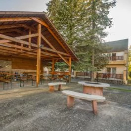 Lipicai Hotel Szilvásvárad - Medence/kert