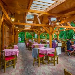 Lipicai Hotel Szilvásvárad - Medence/kert