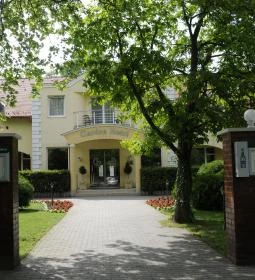 Garden Hotel Wellness & Konferencia