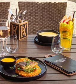 Komló Étterem & Kávézó