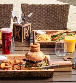 Komló Étterem & Kávézó