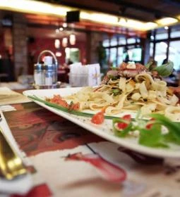 Móló Restaurant & Café