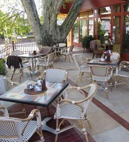 Móló Restaurant & Café