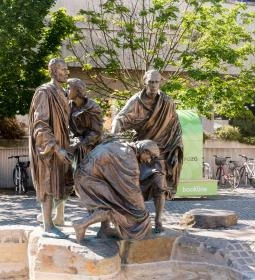 13. legjobb látnivaló: Szombathelyi polgárok szobor