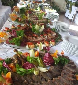 Két Fenyő Étterem 