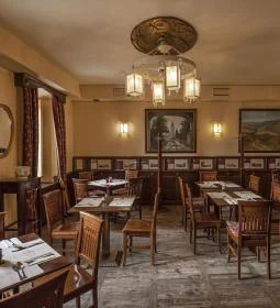 Oroszlános Borhotel