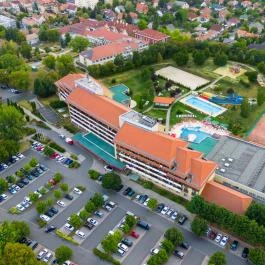 Hunguest Hotel Pelion Tapolca - Medence/kert