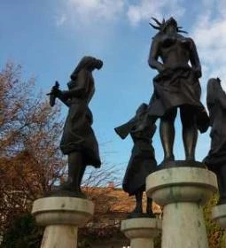 35. legjobb látnivaló: Négy Évszak szoborcsoport