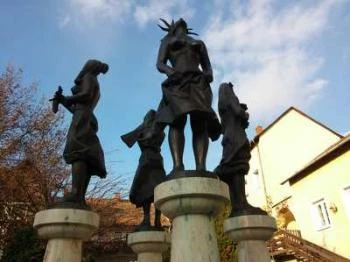 Négy Évszak szoborcsoport Tapolca