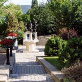 Négy Évszak szoborcsoport Tapolca - Egyéb