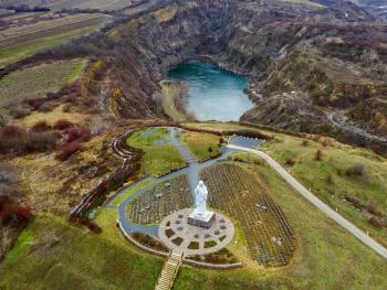 Áldó Krisztus szobor Tarcal