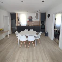 Katáng Vendégház Tardos - Vendéglátás