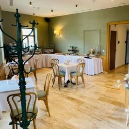 Öreg Halász Étterem és Fogadó Tát - Vendéglátás