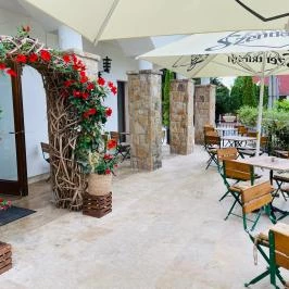 Öreg Halász Étterem és Fogadó Tát - Medence/kert