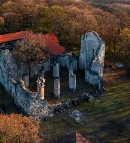 Vértesszentkereszti bencés apátsági templomrom