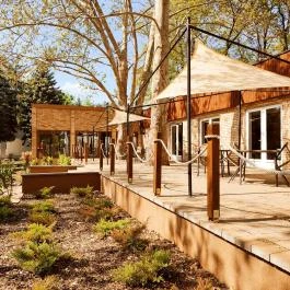 Öreg-tó Hotel Tata - Medence/kert